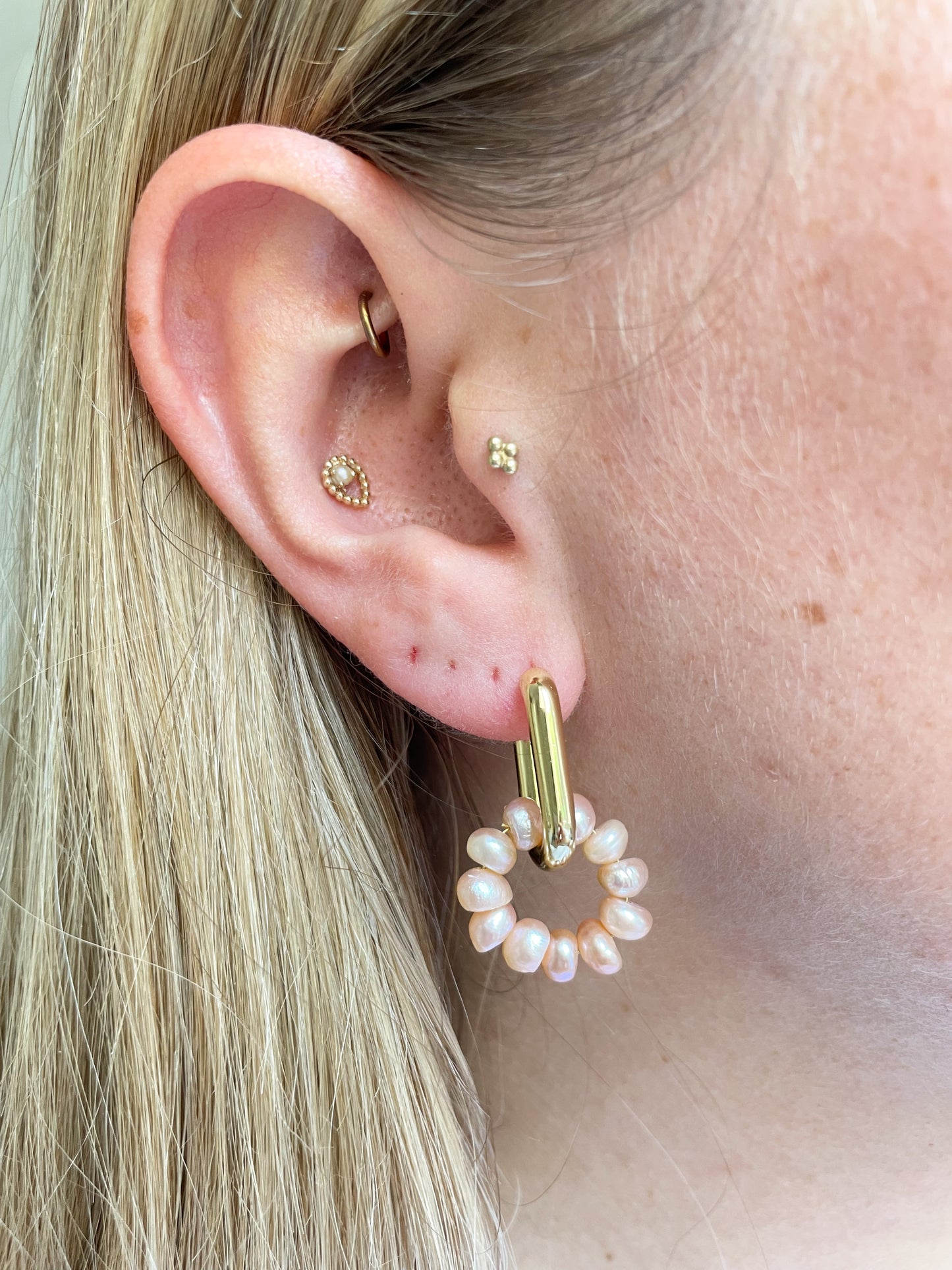 Aphrodite Round Pearl Earrings