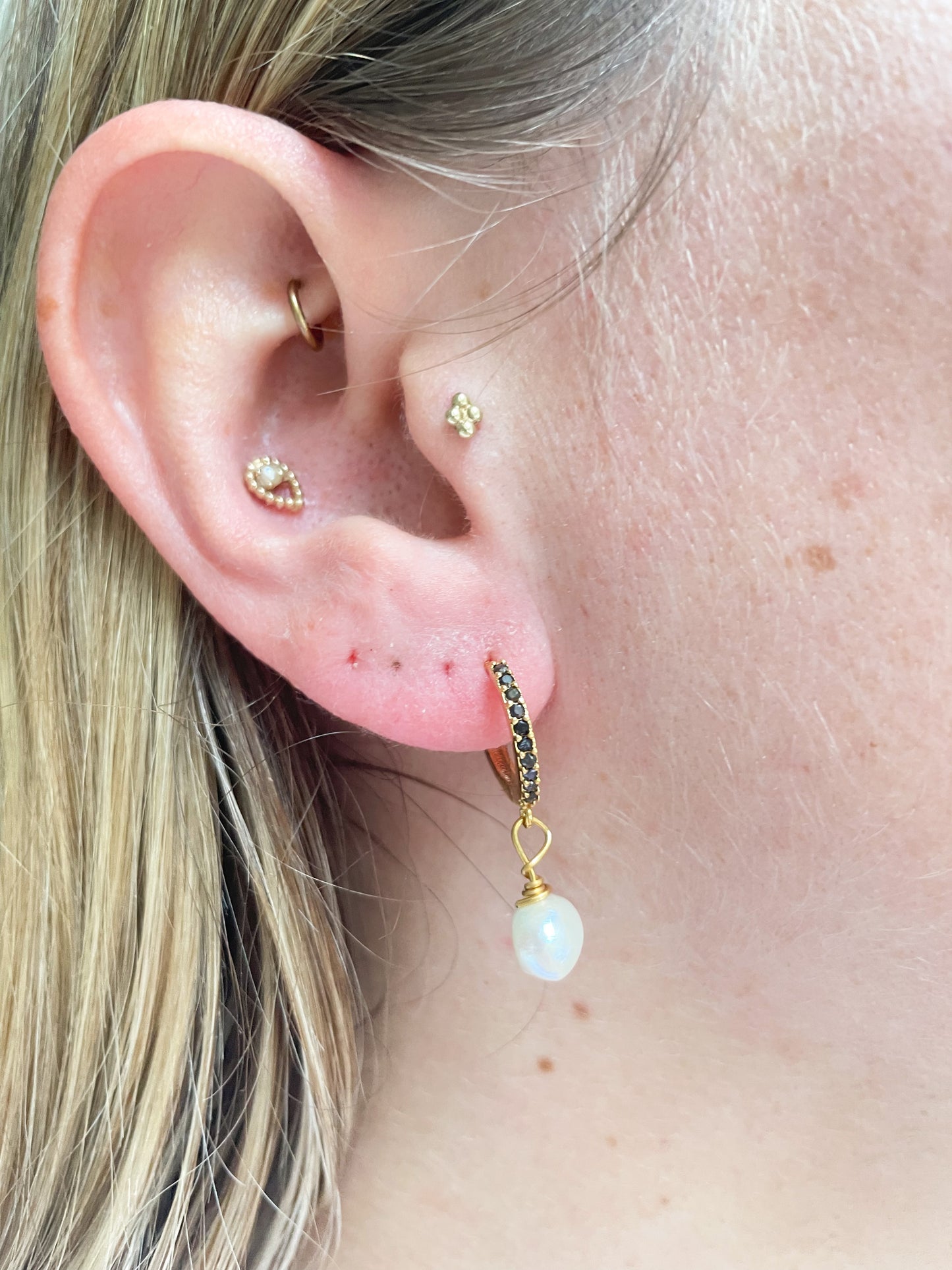 Black Shimmer Pearl Earrings