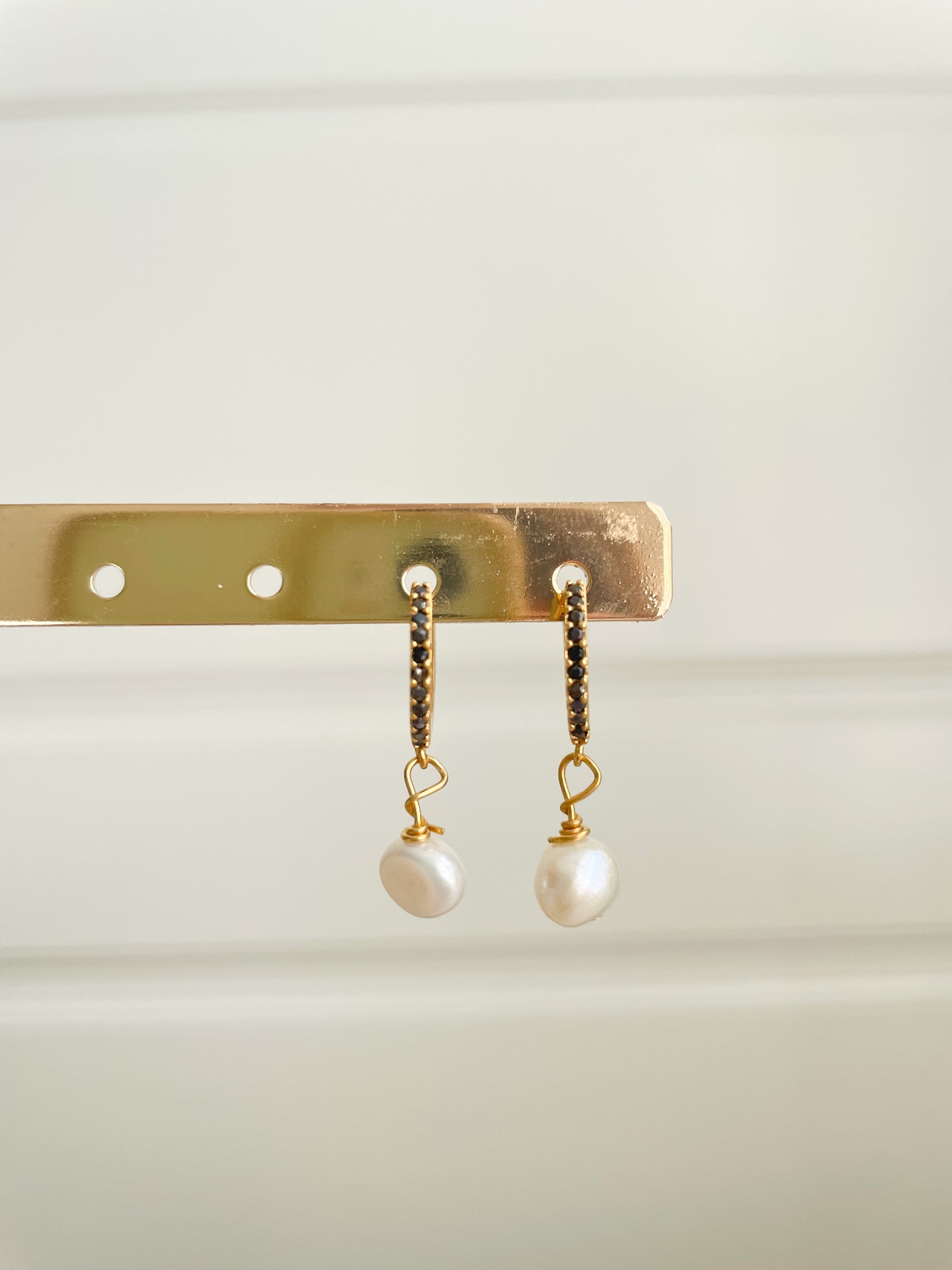 Black Shimmer Pearl Earrings