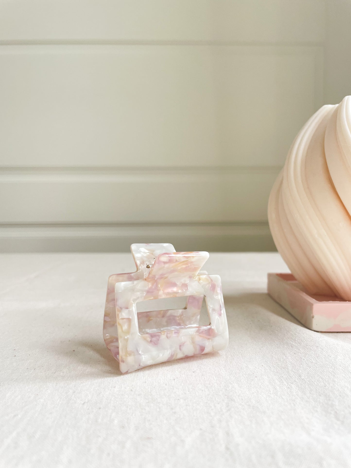 Stacy Claw Clip White Pink Marble