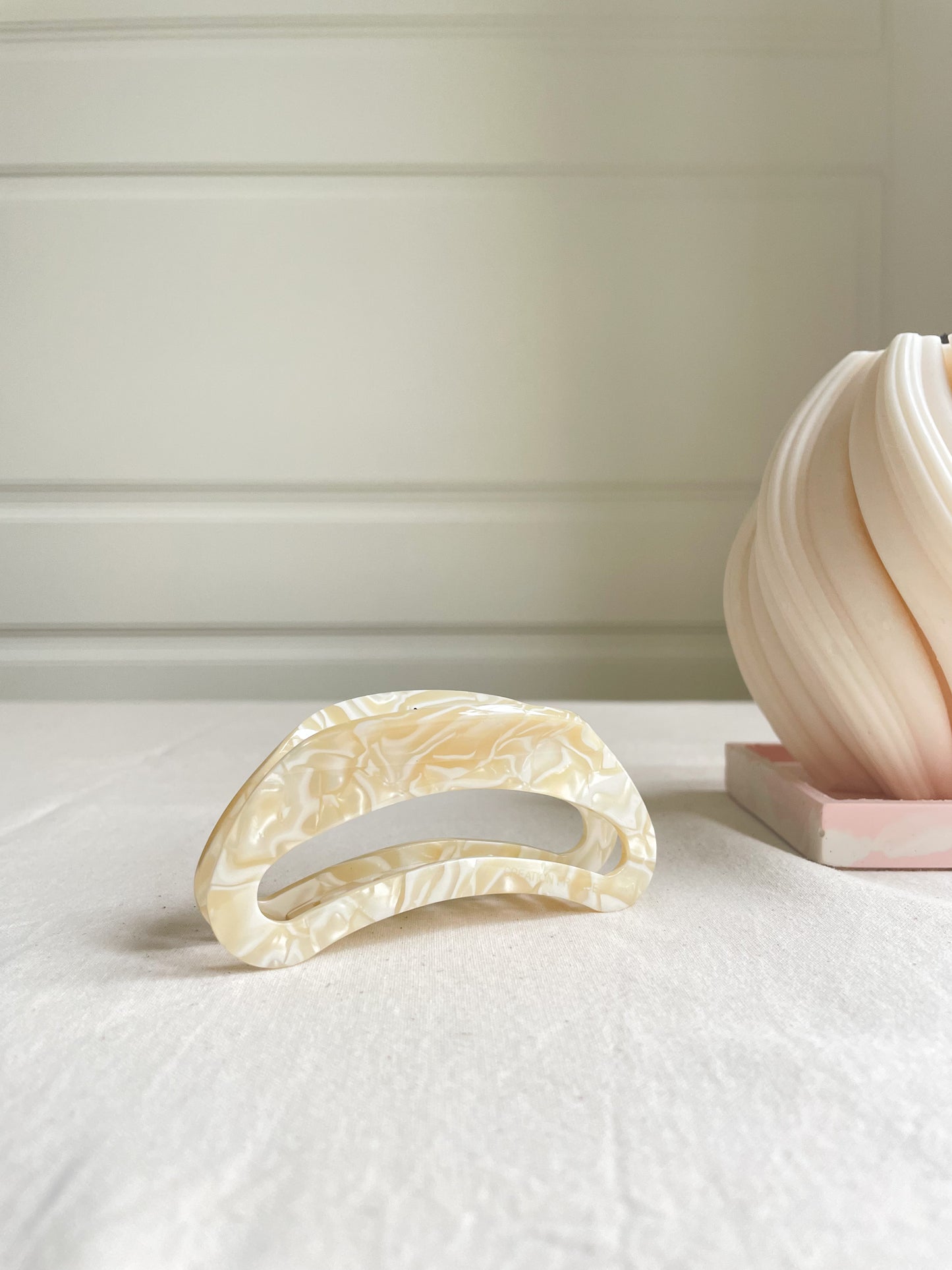 Jade Claw Clip Cream Marble