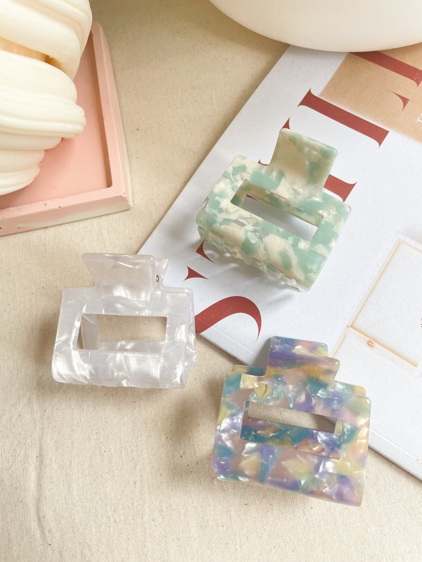 Stacy Claw Clip White Shimmer