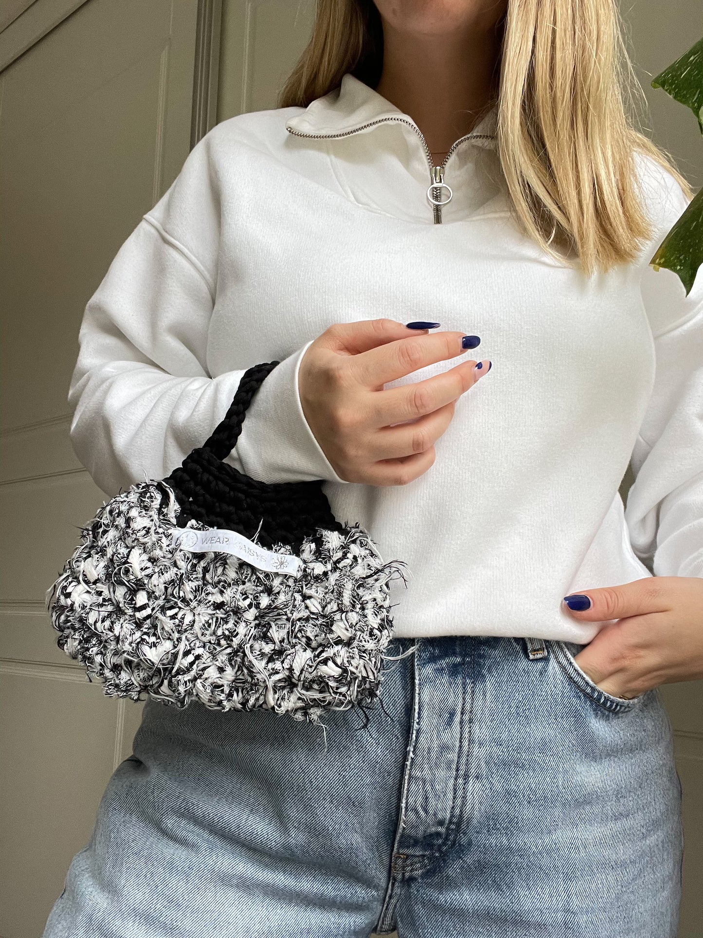 Short Handy-Mandy Black & White Bag