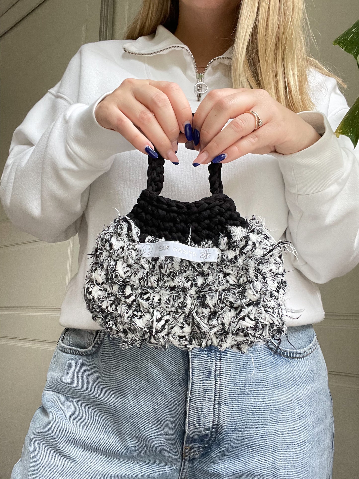 Short Handy-Mandy Black & White Bag
