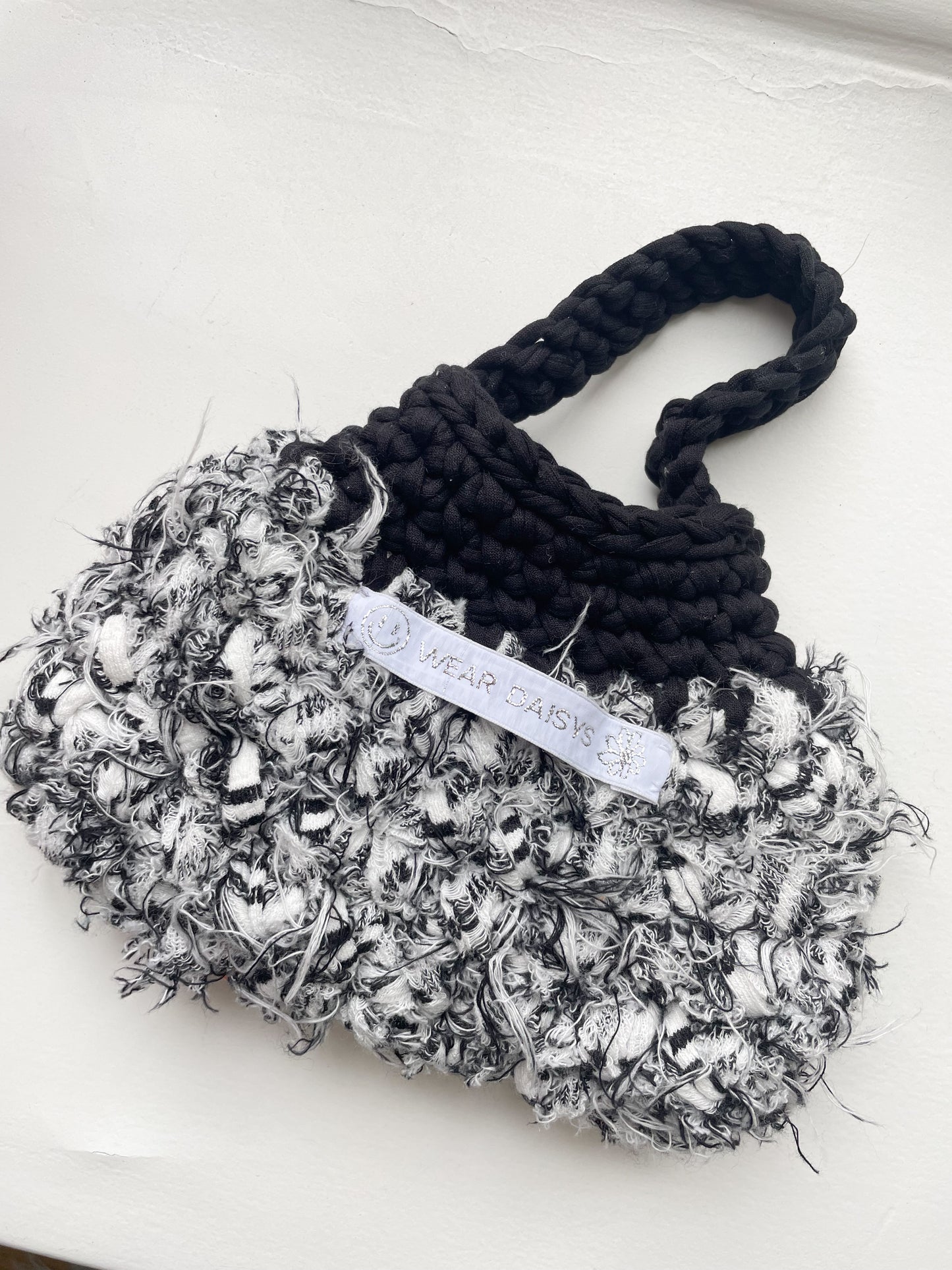 Short Handy-Mandy Black & White Bag