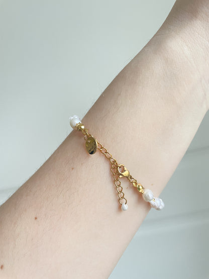 Dione Pearl Flower Beads Bracelet