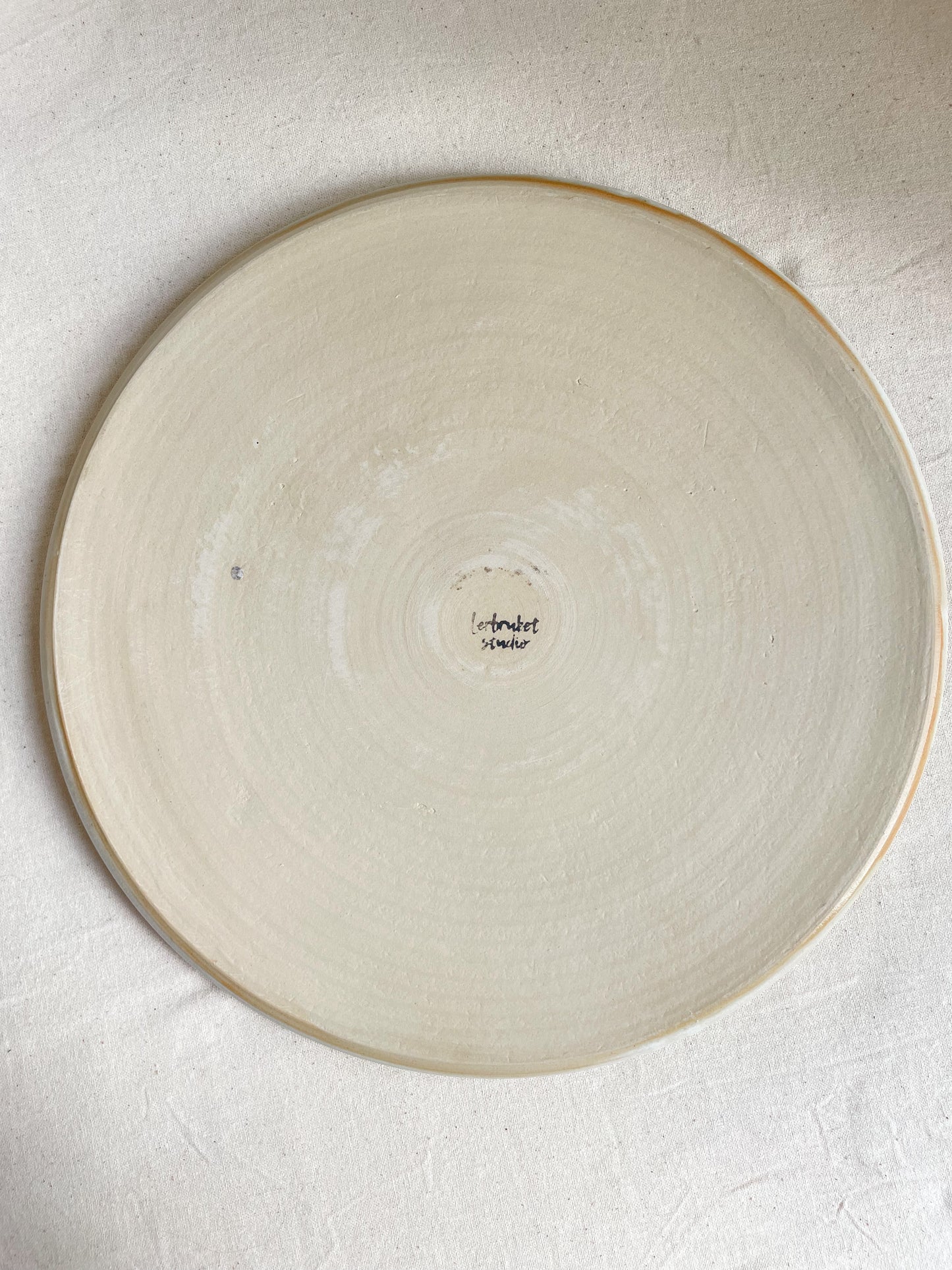 Large Neutral Speckled Plate